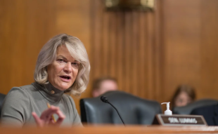 An SEC lawsuit against Coinbase should be dismissed, says Senator Lummis
